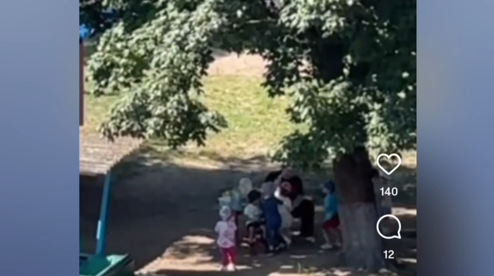 Умыла детей песком. Правильно сделала?