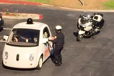 Американский коп растерялся, когда остановил автомобиль Google без водителя