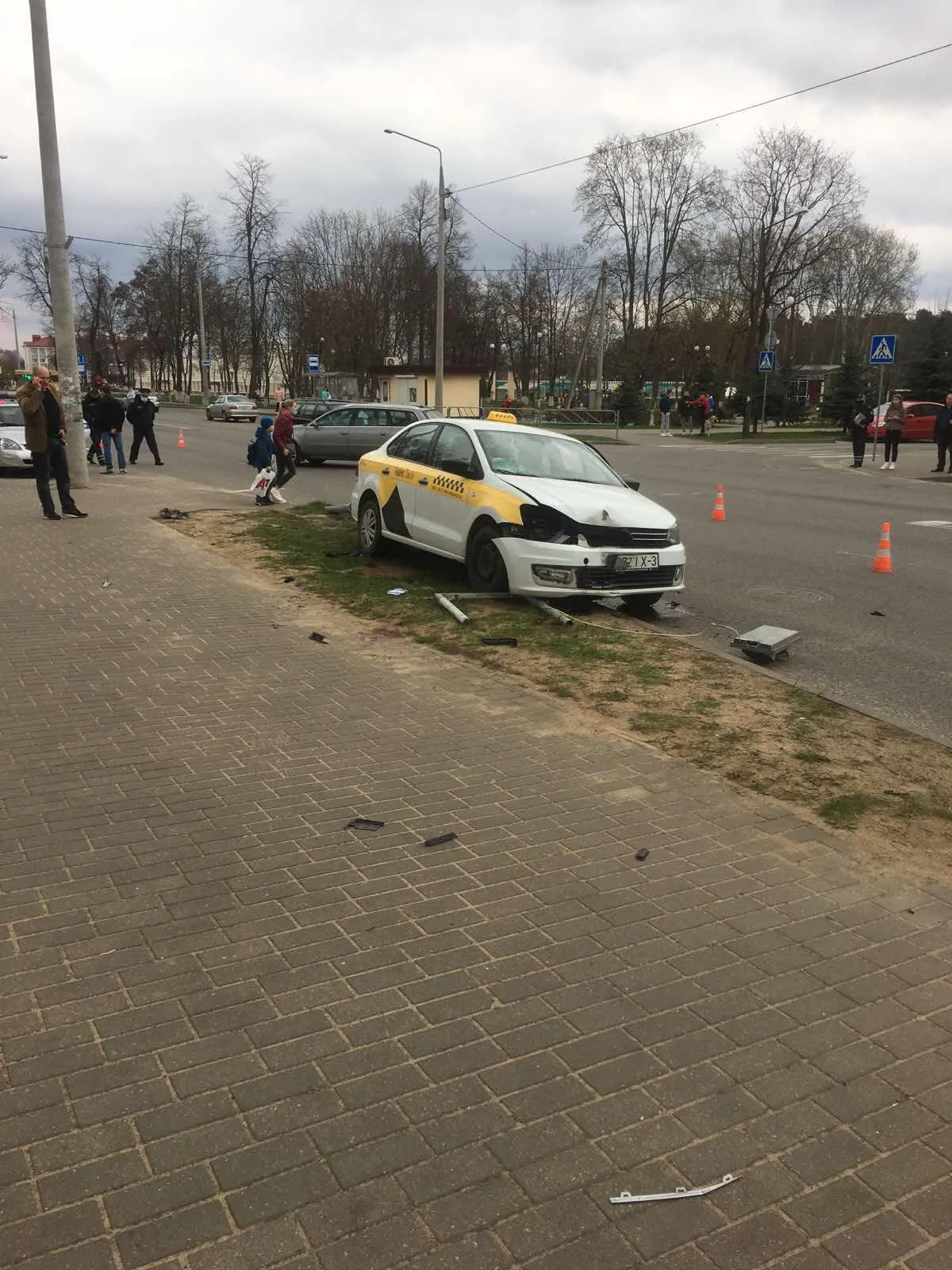 В Рогачеве таксист сбил женщину на пешеходной дорожке