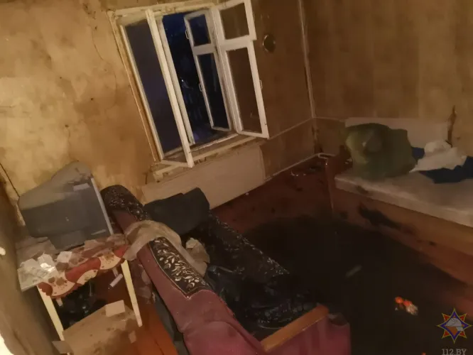 В Хойникском районе сотрудник МЧС в нерабочее время спас сельчанина из горящего дома