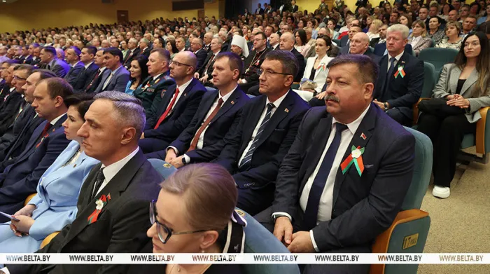 Лукашенко: Беларусь развивается вопреки самым мрачным прогнозам и предсказаниям