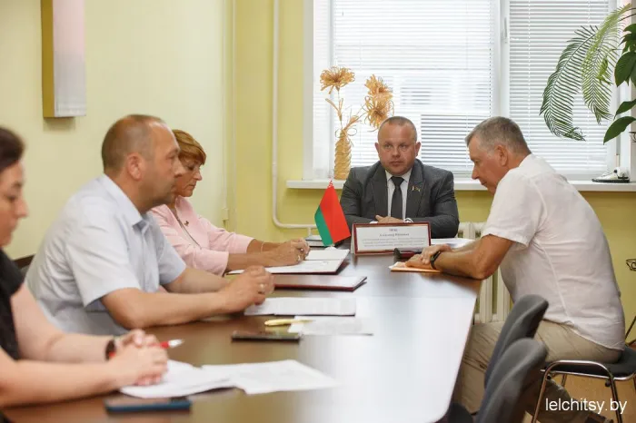 Член Совета Республики Александр Пищ провел личный прием граждан в Лельчицах