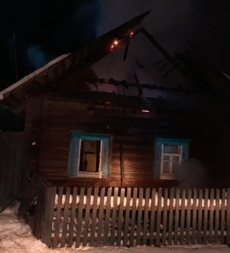 На пожаре в Рогачевском районе мужчина спас соседку