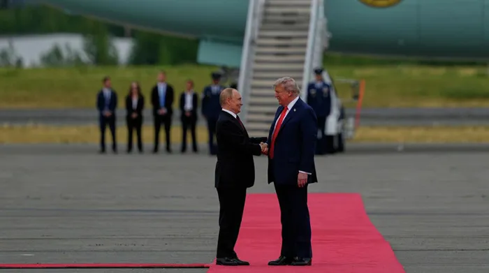 Путин и Трамп встретились на летном поле в Анкоридже 