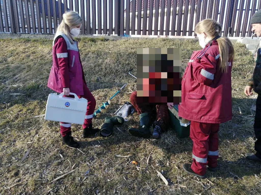 В Добруше едва не утонул рыбак. Его спас прохожий