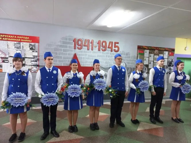 Здесь учат патриотов: Калинковичская школа мира отметила столетний юбилей