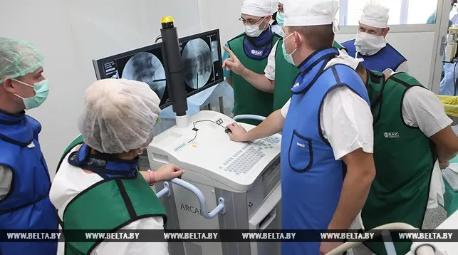 Первая в Беларуси операция по восстановлению разрушенного позвонка проведена в Гомеле 