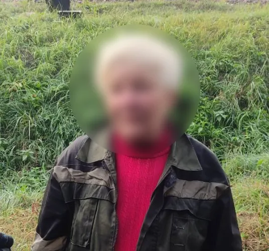 Провела сутки в лесу. В Гомельском районе работники МЧС спасли пенсионерку, которая заблудилась в лесном массиве