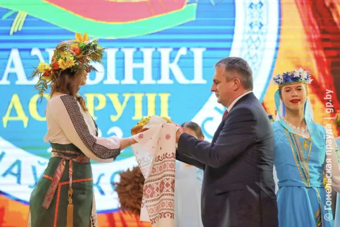 Справили дожинки в белорусской Венеции — ярко, сочно, вкусно