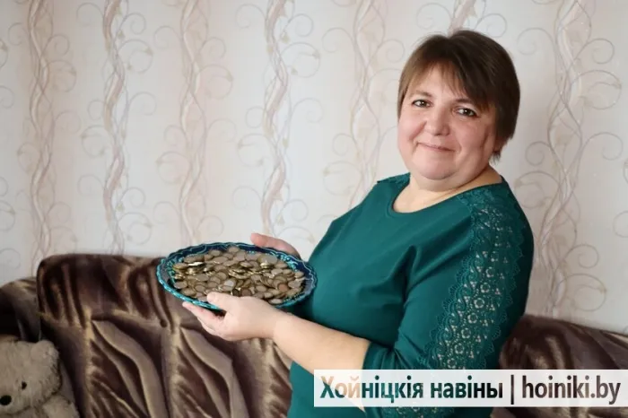 Книга рекордов Хойникщины: Марина Демиденко собрала 725 рублей монетами