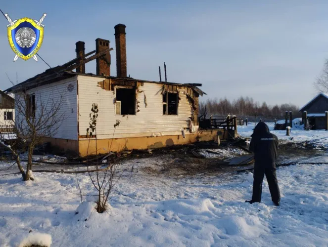 В Петриковском районе на пожаре погибла семья. Следователи проводят проверку