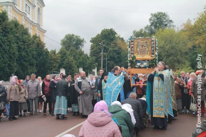 Православные верующие провели крестный ход из города Мозыря в Юровичи