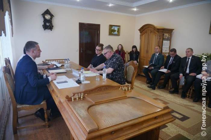 Восстановить справедливость и решить вопрос с арендой: Помощник президента – инспектор по Гомельской области Руслан Пархамович провел прием граждан в Чечерске