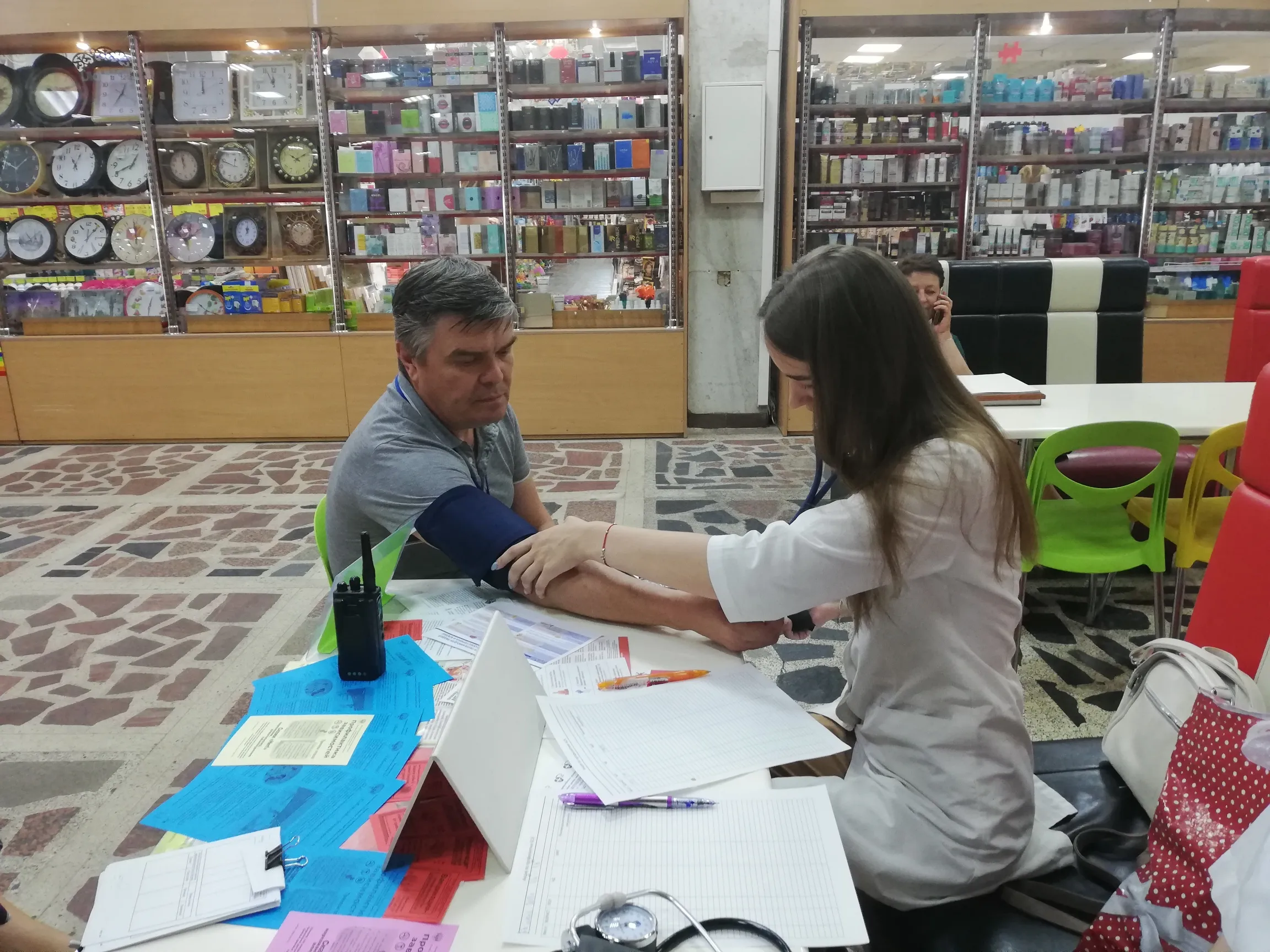 В августе гомельские врачи пойдут в магазины и на почту, чтобы проконсультировать по профилактике инсультов и инфарктов