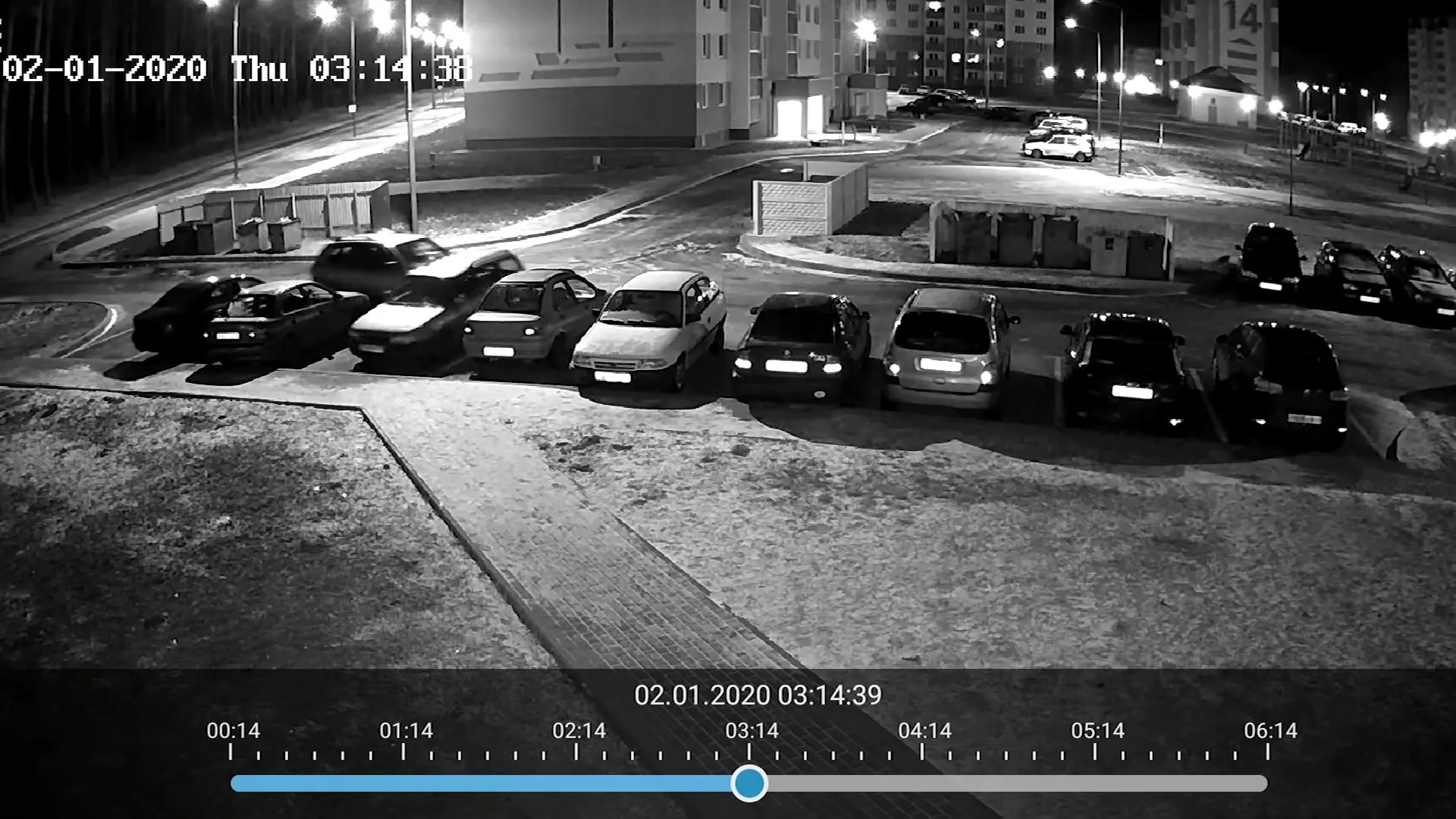 Видеофакт. В Светлогорске пьяный водитель повредил на парковке шесть автомобилей 