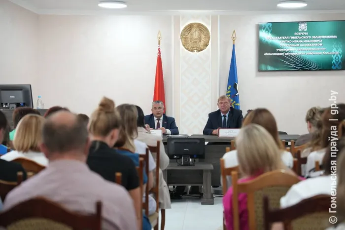 Напутствие молодежи и совет главному врачу: председатель облисполкома Иван Крупко посетил Лельчицкую ЦРБ