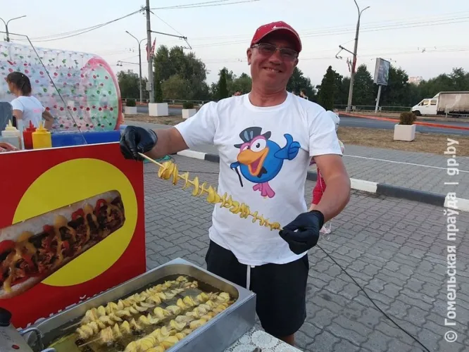 Центральный район: детский городок, дискотека и вкусная еда