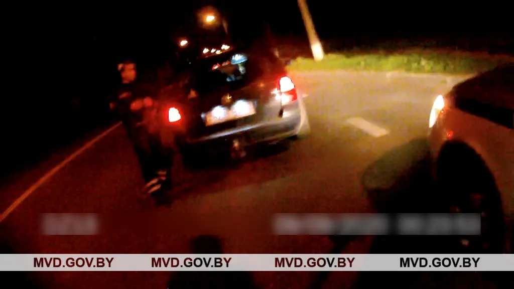 В Минске ГАИ остановила петляющий Volkswagen. Оказалось, иномарку угнали в Жлобине