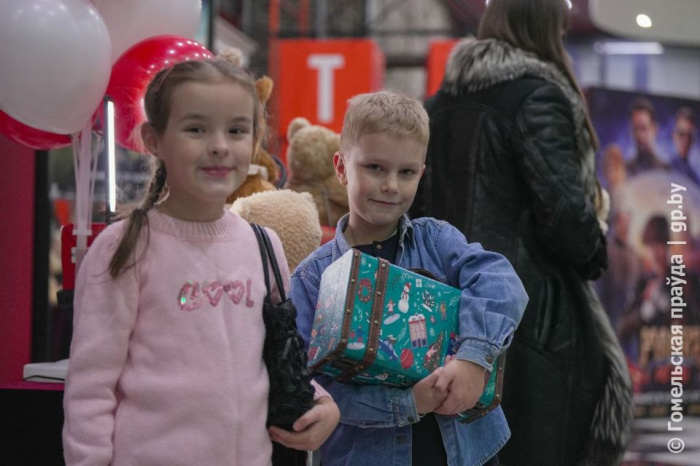 Фото с любимым медведем Паддингтоном и пряник в карман: в Гомеле громко презентовали третью часть семейной комедии 