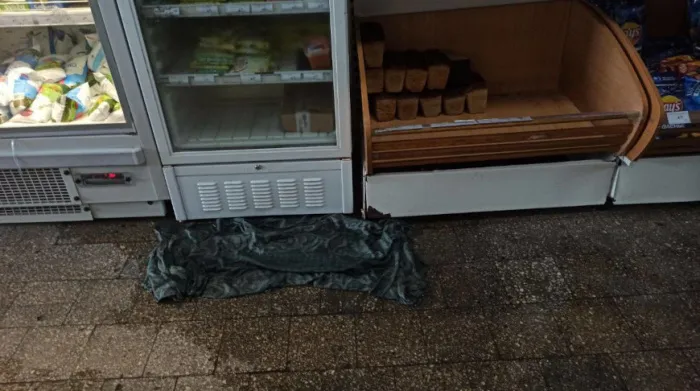 Протекающая крыша и просроченные продукты: МАРТ проверил сельский магазин в Петриковском районе