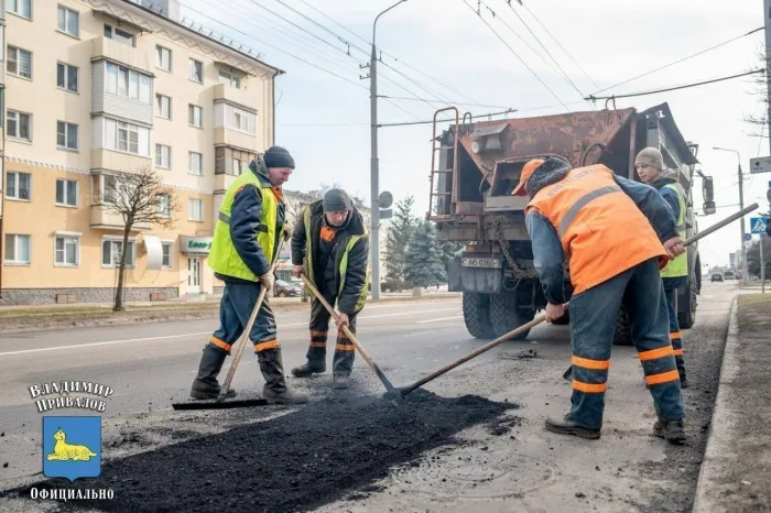Узнали, на каких улицах Гомеля сегодня проведут ямочный ремонт