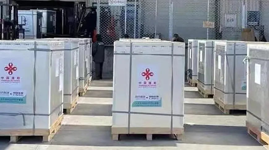 Китай направил в Беларусь 100 тыс. доз вакцины против коронавируса