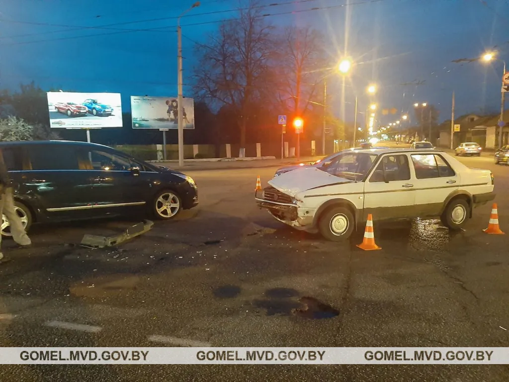 На Гомельщине в выходные дни произошло 2 ДТП, в которых 2 человека пострадали