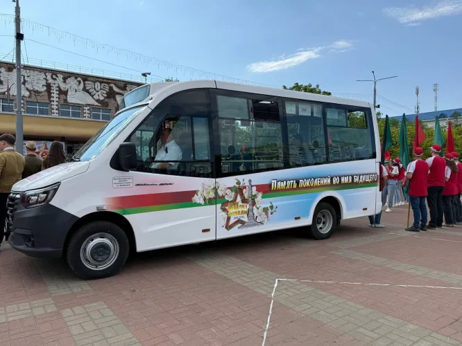 В Калинковичах по своему первому маршруту отправился «Автобус Победы»