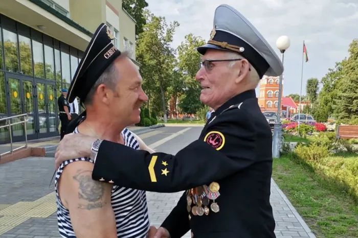 Военные моряки из Добруша и Ветки в последний день июля отметили сразу две праздничные даты – День ВМФ и 10 лет районной организации Белорусского союза военных моряков