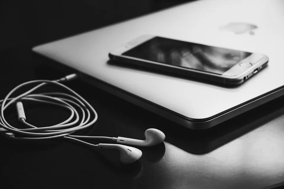 Зависимость от смартфонов приводит к депрессии и одиночеству