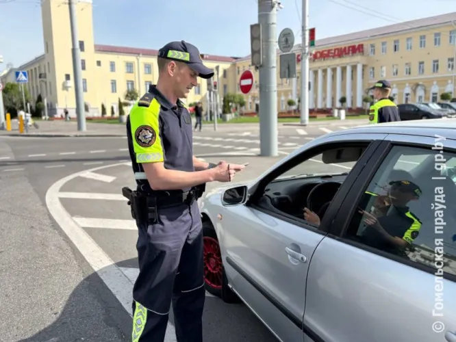 В Гомеле сотрудники ГАИ напомнили водителям о необходимости включать ближний свет фар