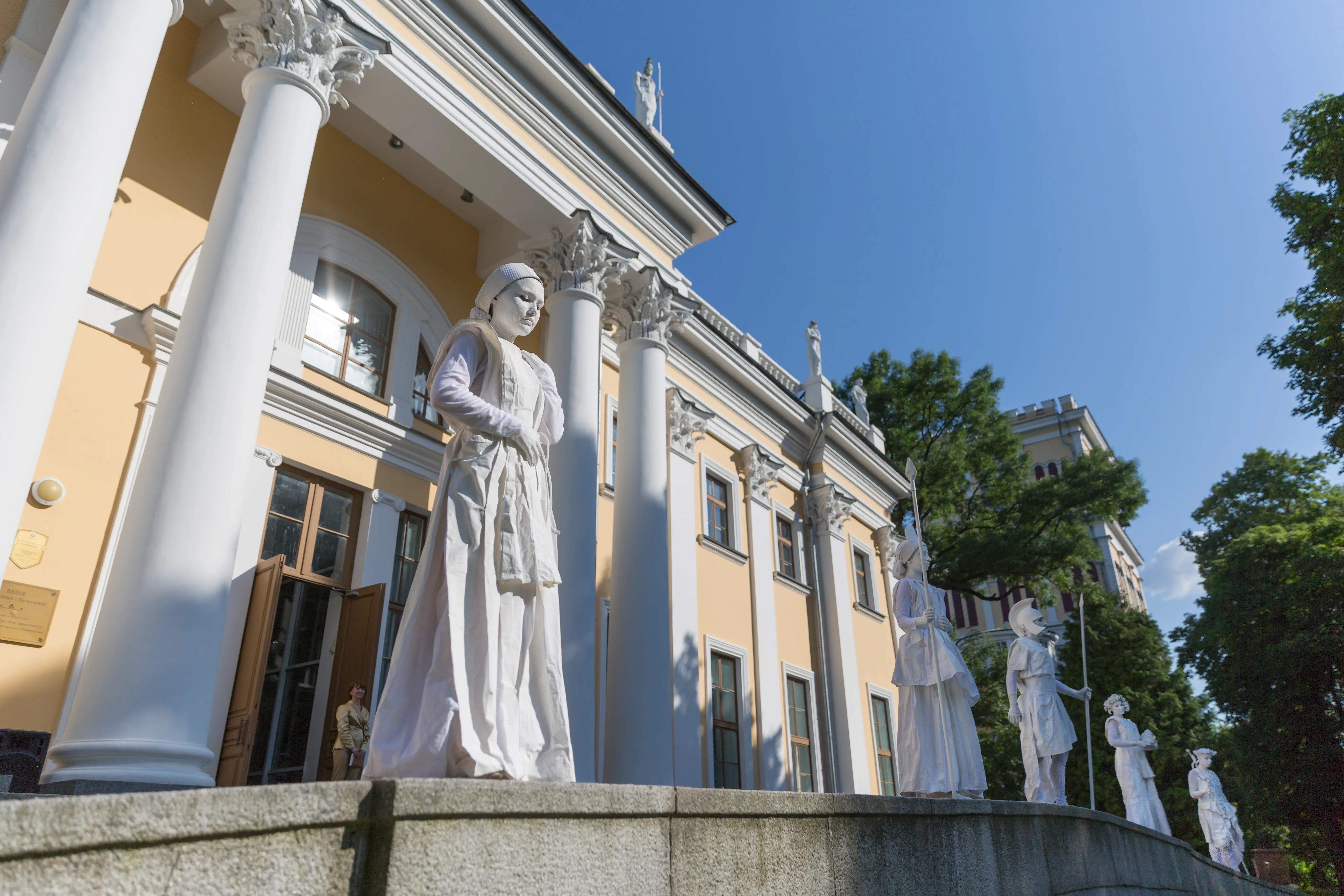 На пандусе дворца Румянцевых и Паскевичей прошел перформанс Non solum classic