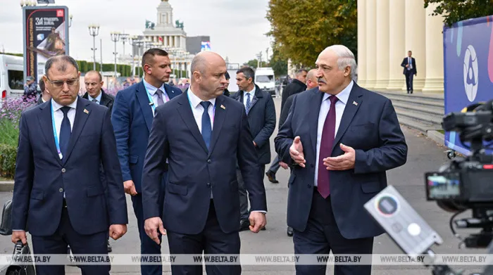 Лукашенко заслушал доклад посла по сотрудничеству с Россией