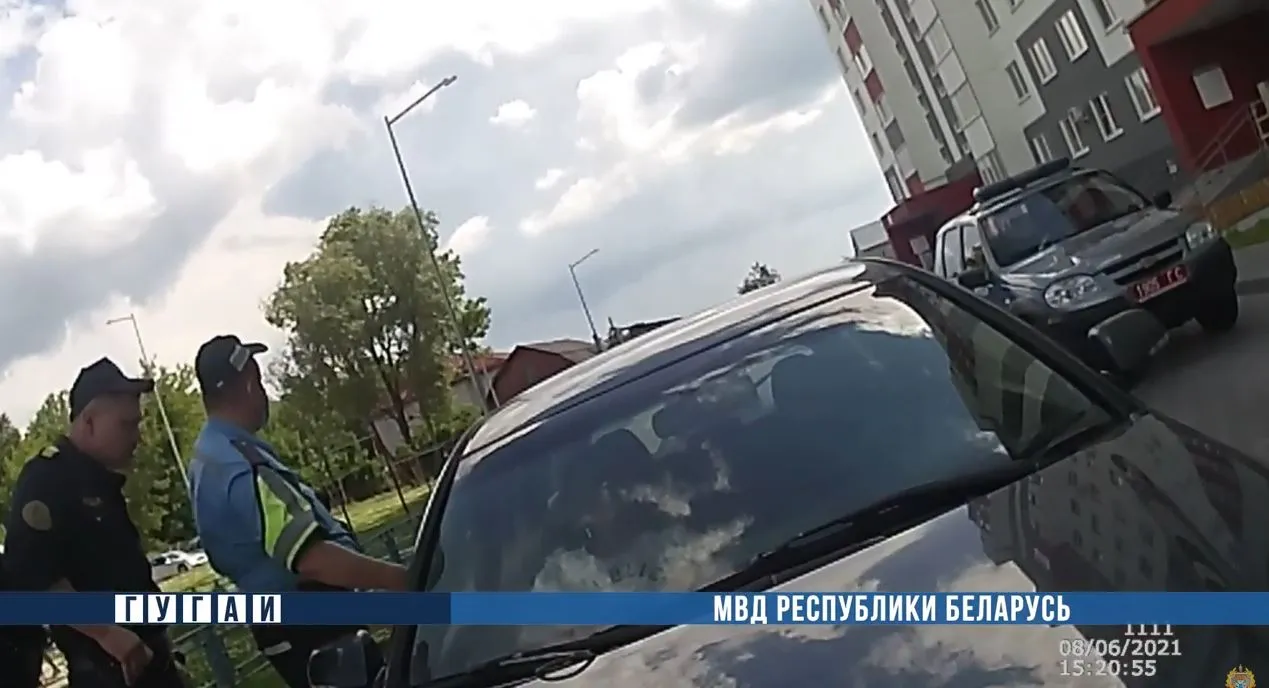 В Гомеле задержали нетрезвого водителя с 3,4 промилле, который закрылся в машине