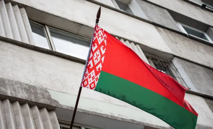 Гомельчанин сорвал флаг, а потом испугавшись ответственности, позвонил в милицию и рассказал, что якобы нашел его на улице