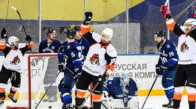 Хоккеисты "Шахтера" победили "Динамо-Молодечно" и со счетом 2-1 лидируют в серии за бронзу экстралиги