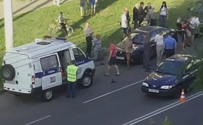 В Гомеле при столкновении "Рено" и "Кавасаки" травмирован мотоциклист