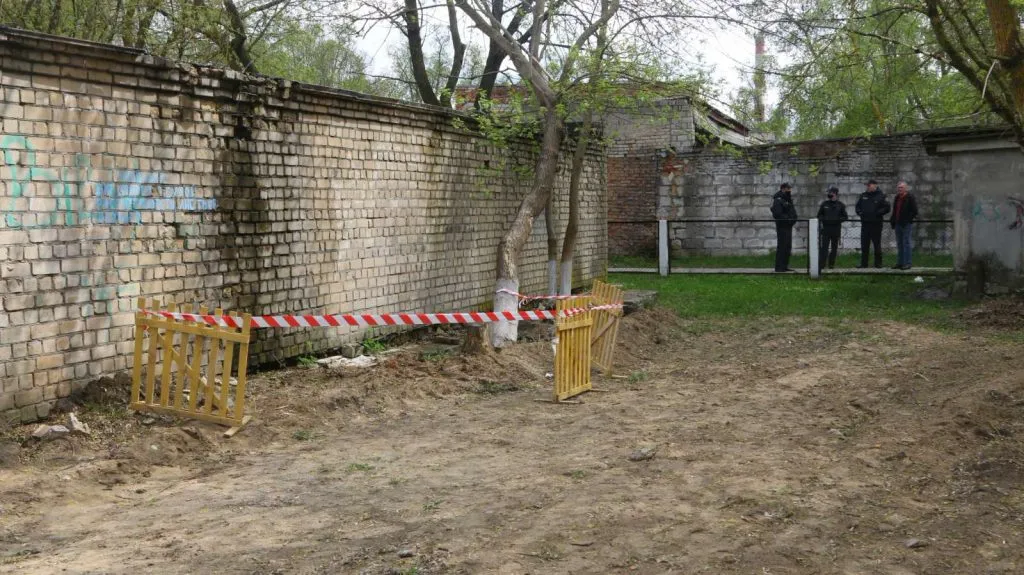 В Светлогорске на территории школы обнаружили боеприпас времен Великой Отечественной войны