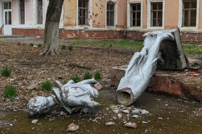 Объявленная война памятникам превратит вас в Иванов, не помнящих родства