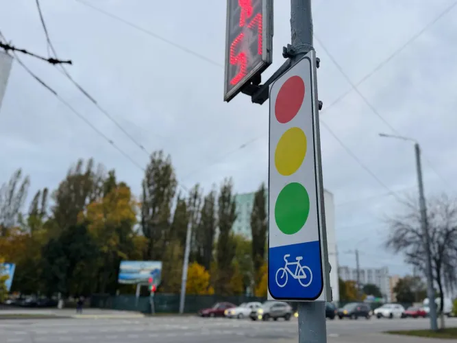 В Гомеле появились специальные таблички для велосипедистов и пользователей СПМ