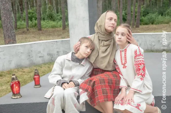 Этот подвиг мы не забудем никогда: в обновленной «Оле» прошел вечерний митинг и концерт-реквием 