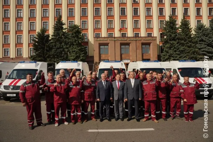 Гомельчанам на здоровье: ключи от 23 новых автомобилей скорой медицинской помощи передали в распоряжение сферы здравоохранения областного центра