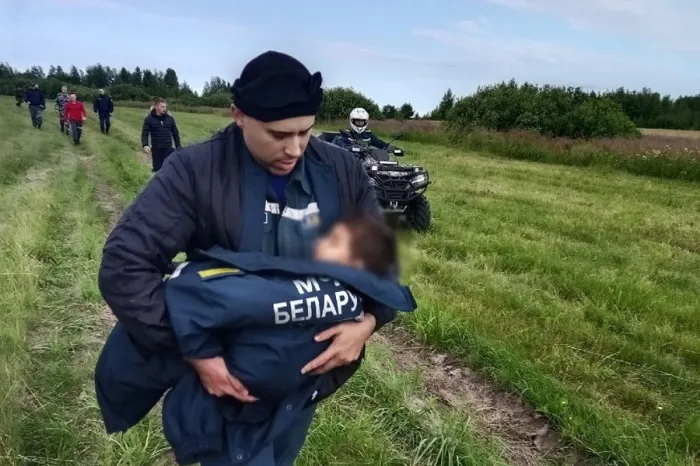 В Кормянском районе поисковая группа из 200 человек нашла трехлетнего мальчика, который потерялся 20 июля (обновлено)