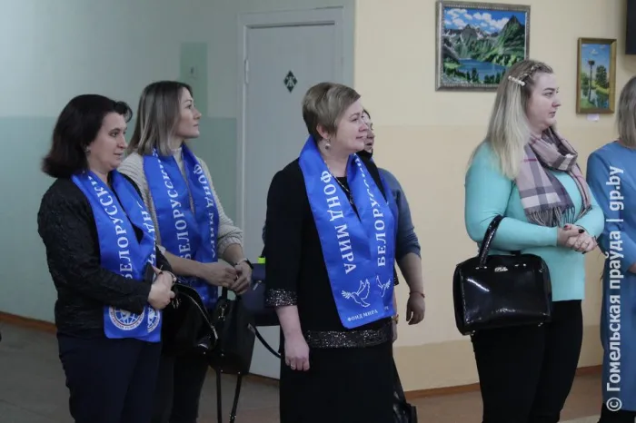 Опытом патриотического воспитания молодежи с коллегами поделились педагоги светлогорской школы мира 