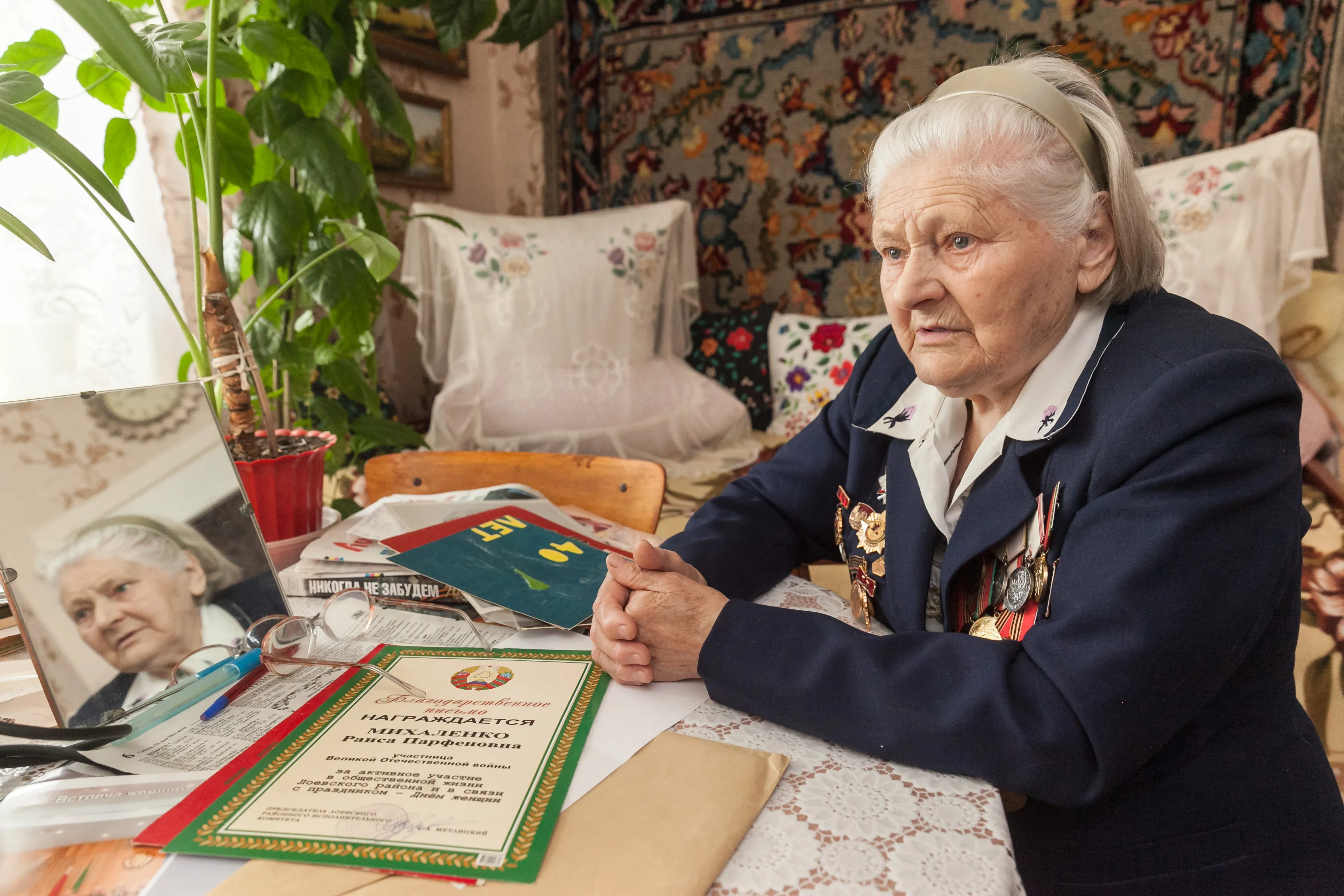 90-гадовая жыхарка Лоева Раіса Міхаленка ў гады маладосці была партызанкай, а ў пасляваенны час узначальвала калгас з сімвалічнай назвай “Непераможны”
