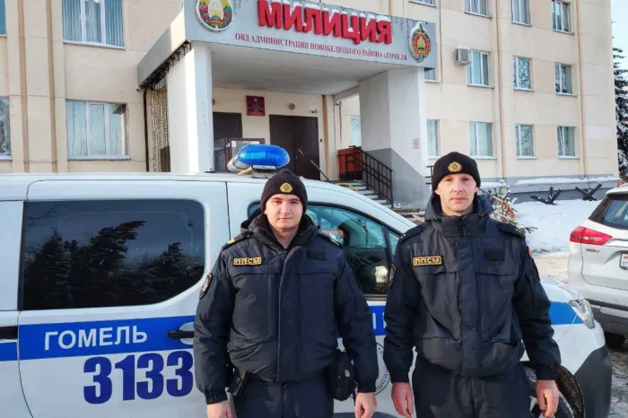 В Гомеле милиционеры помогли двум водителям с заглохшими авто
