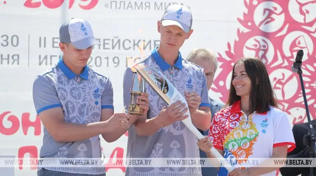 Эстафета "Пламя мира" продолжит свой путь в Минске по проспекту Независимости