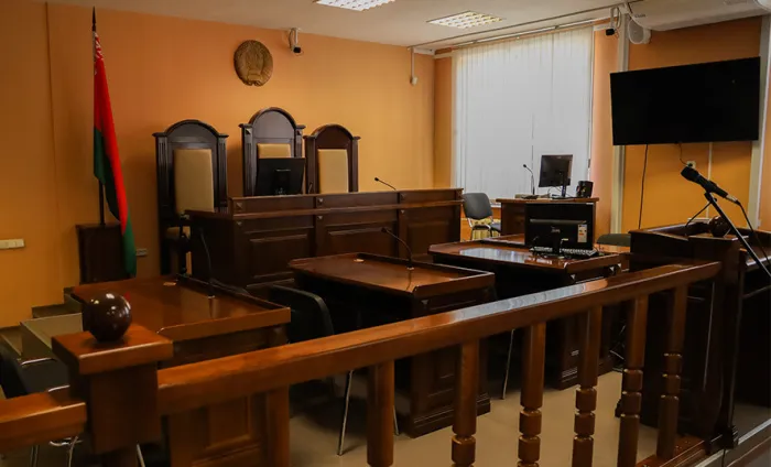 Мужчина в костюме Деда Мороза стрелял из пневматики по людям в Калинковичах, суд вынес приговор