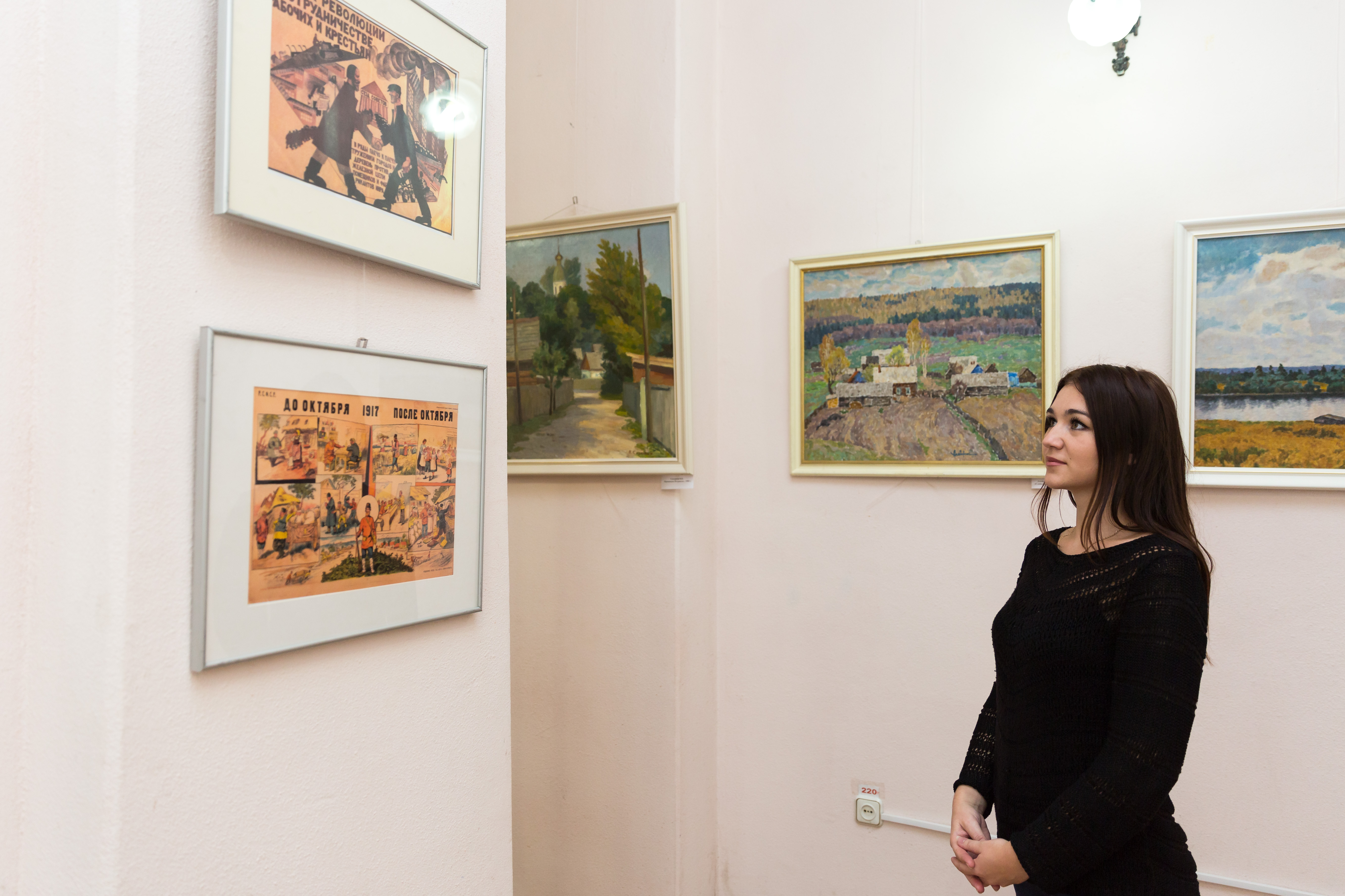 Открытие выставки «ВЕЛИКОМУ ОКТЯБРЮ ПОСВЯЩАЕТСЯ...»