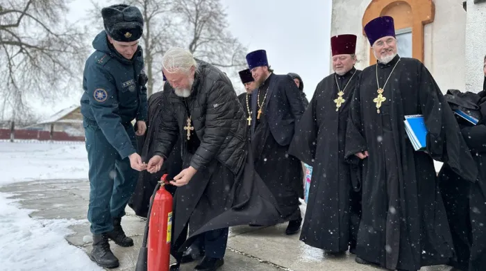 В Жлобине сотрудники МЧС напомнили священнослужителям о мерах безопасности